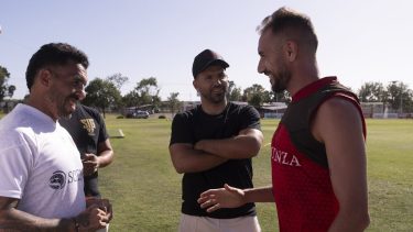 El Kun Agüero estará en la Noche del Rey vistiendo la camiseta de Independiente.  