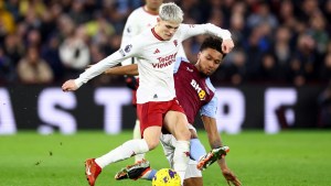 Sobre el final, el Manchester United de Garnacho venció al Aston Villa de Dibu Martínez