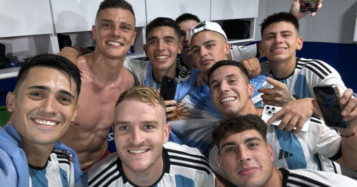 Así fue el gran festejo de Argentina en el vestuario tras la clasificación a los Juegos Olímpicos thumbnail