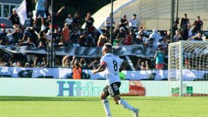 Riestra venció a Atlético Tucumán y logró su primer triunfo en la máxima categoría
