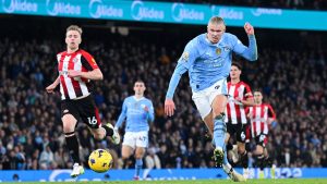 Con gol de Haaland, Manchester City ganó el partido pendiente y quedó a uno de la cima