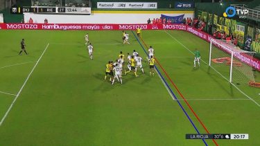 Las líneas trazadas en el offside de Defensa ante Riestra dejaron dudas.