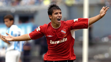 El Kun Agüero estará en la Noche del Rey vistiendo la camiseta de Independiente. FOTO NA: Redes.
