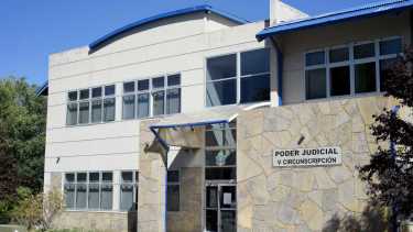 Por primera vez un juez penal de Chos Malal autorizó a una adolescente a quitarse el apellido de quien la abusó sexualmente