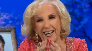 Mirtha Legrand recordó una anécdota y se tentó frente a los invitados. 