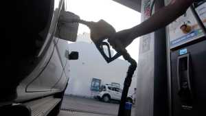 Llenar el tanque con combustible será más caro en Neuquén con el nuevo impuesto