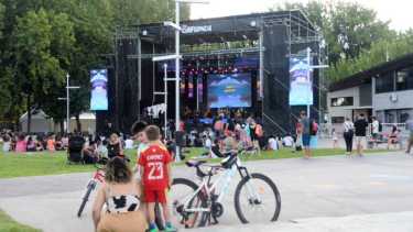 La Fiesta de la Confluencia es Petfriendly pero piden no ir con mascotas. Foto: Cecilia Maletti. 