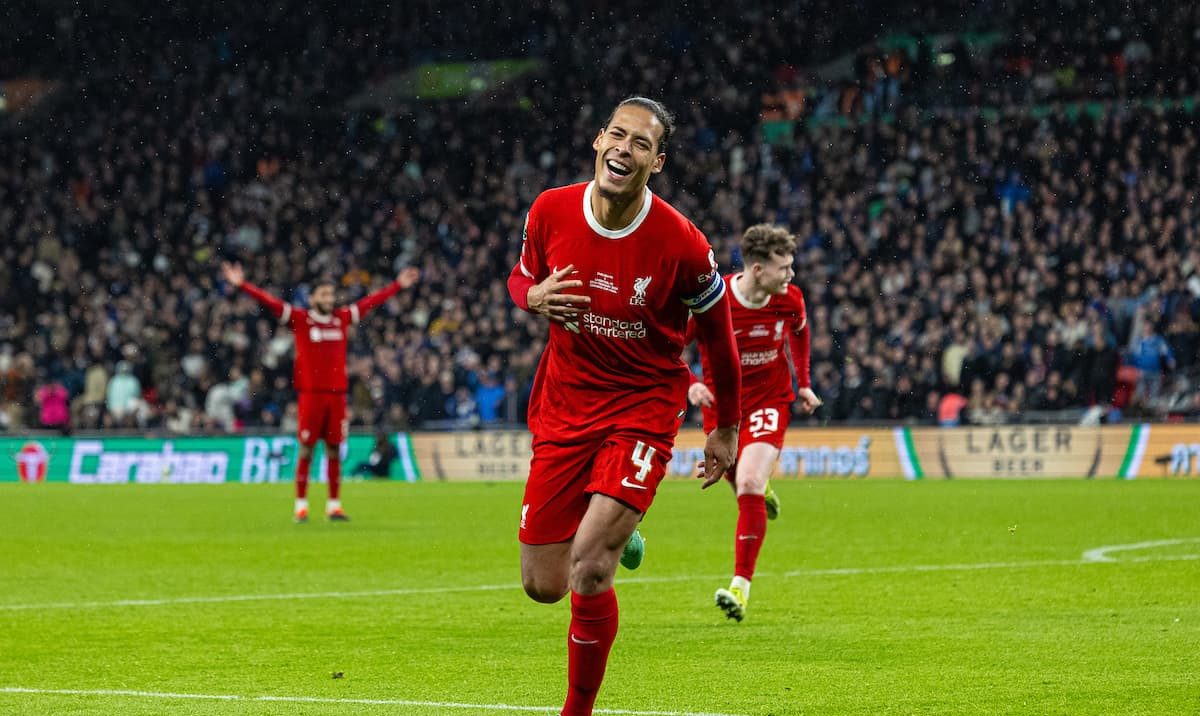 Van Dijk metió el gol del título para Liverpool.