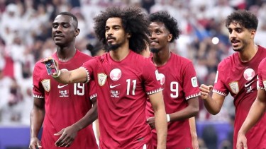 Hizo un gol para Qatar en la final de la Copa de Asia y lo festejó con un truco de magia