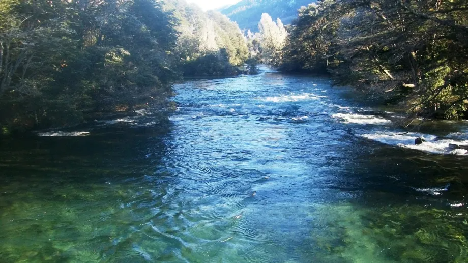 El hombre había caído en un remolino del río Manso, en Bariloche. Lo rescataron pero está grave. Foto archivo. 