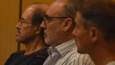 Mastandrea, Mascaró y Cafaratti ayer en los Tribunales de Roca. El juicio empezó hace más de ocho meses. (Foto: Juan Thomes)