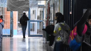 Tensión en la UNCo de Roca: incidente con la calefacción desató el enojo de cientos de estudiantes