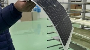 Investigadores de China crearon el panel solar más delgado del mundo