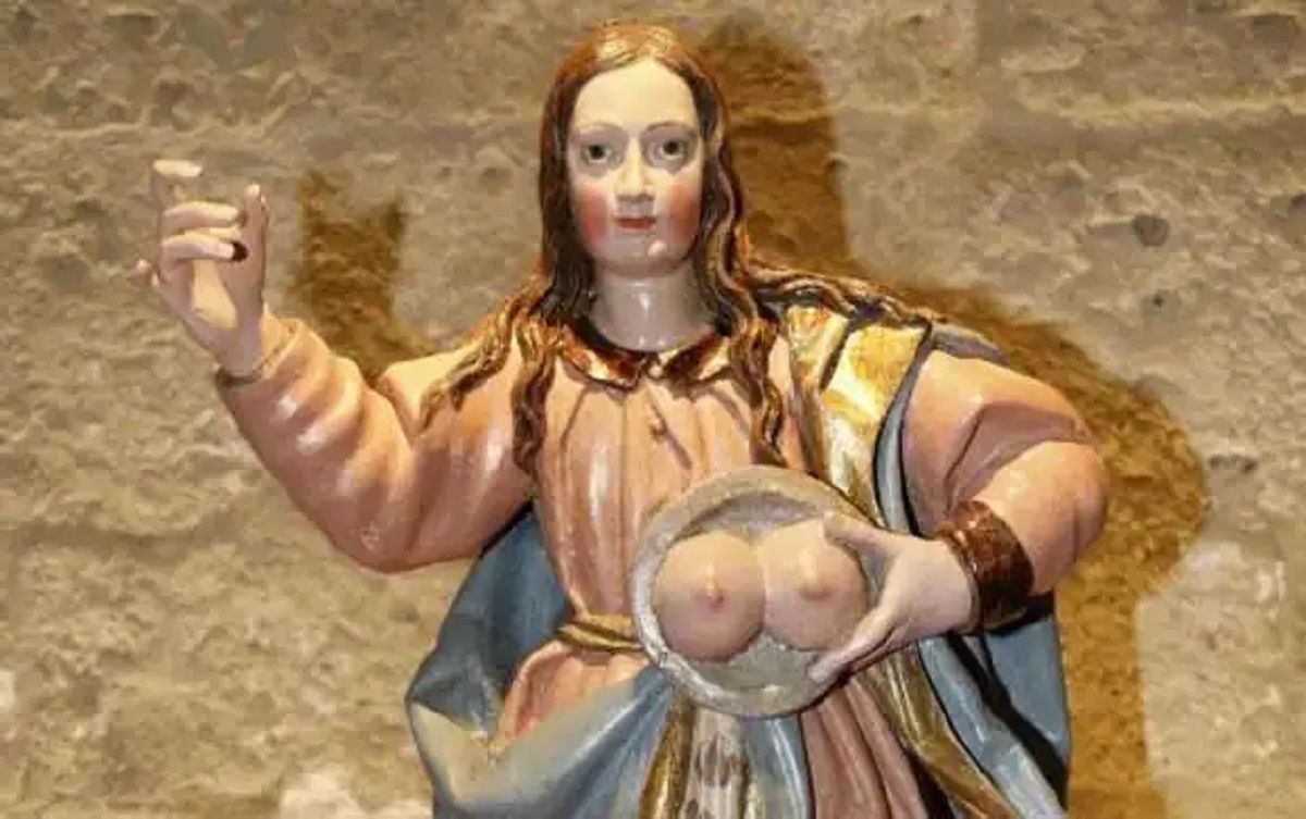 Santa Águeda fue martirizada y sus verdugos le cortaron los pechos.-