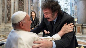 Video | El diálogo privado entre el papa Francisco y Milei en el Vaticano: «Te cortaste el pelo»