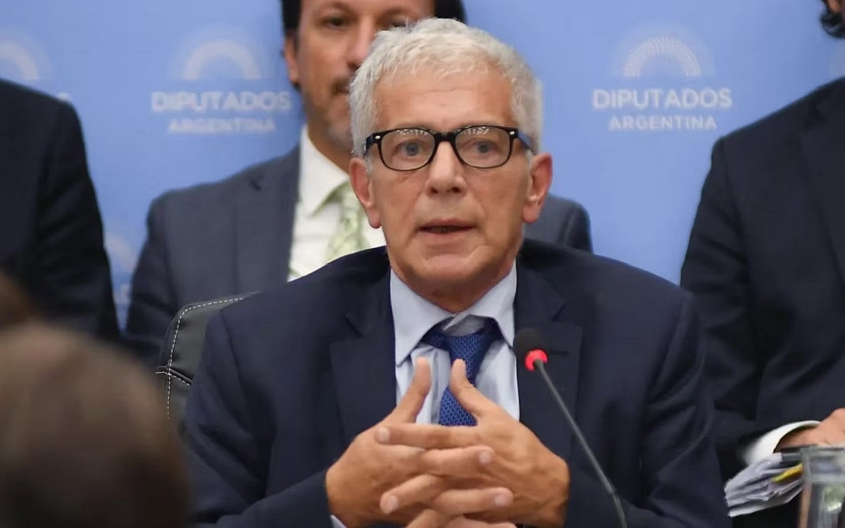 Mariano Cúneo Libarona, ministro de Justicia, emitió un comunicado que apunta a víctimas de la dictadura cívico militar