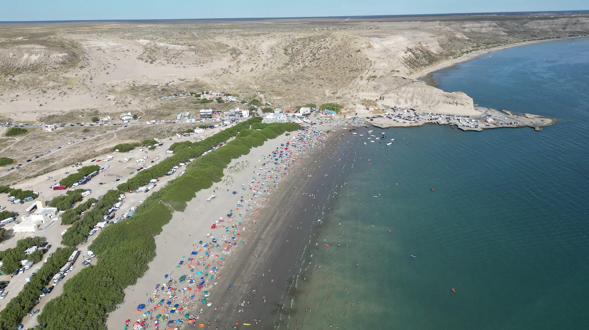 Puerto Pirámides: kilómetros de playas y acantilados para explorar. Fotos: Maxi Jonas.