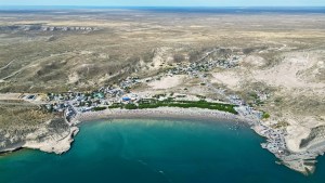 Así es Puerto Pirámides, el tesoro escondido de la Patagonia que explota los fines de semana