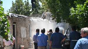Desalojaron y demolieron un «aguantadero» en Cipolletti