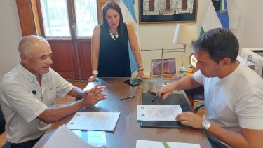 El intendente Marcos Castro firmó el convenio con autoridades de CAVECO.