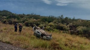 Dos heridos en un violento vuelco sobre la Ruta 17, cerca de Añelo