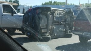 Vuelco en Ruta 22 camino a Plottier: el vehículo quedó sobre la calzada