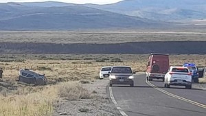 Vuelco sobre la Ruta 40, entre Zapala y Las Lajas: conductores asistieron a los ocupantes