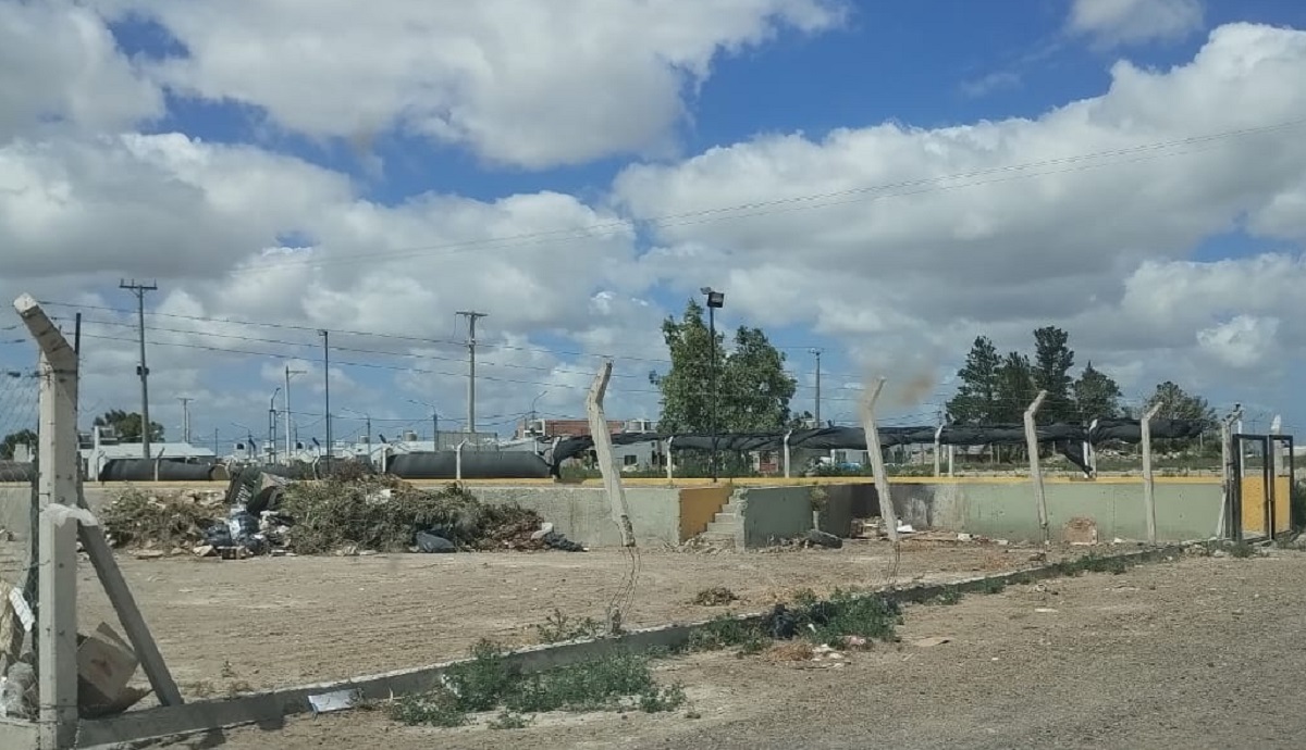 Robaron un paño importante del Depósito Voluntario de Residuos en Viedma. Foto Gentileza