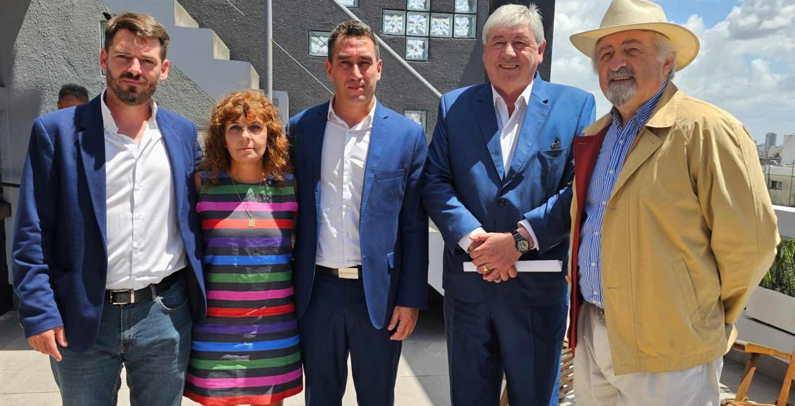 El intendente de CIpolletti, Rodrigo Buteler. A su lado la jefa de gabinete de Neuquén, María Pasqualini. La tasa vial al combustible es tema regional (foto archivo)
