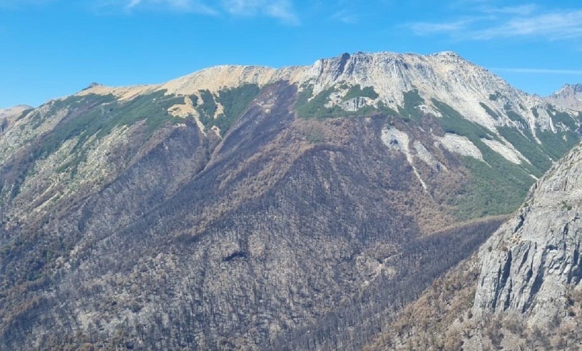 El incendio sigue avanzando en el parque Nahuel Huapi. Foto: Gentileza. 