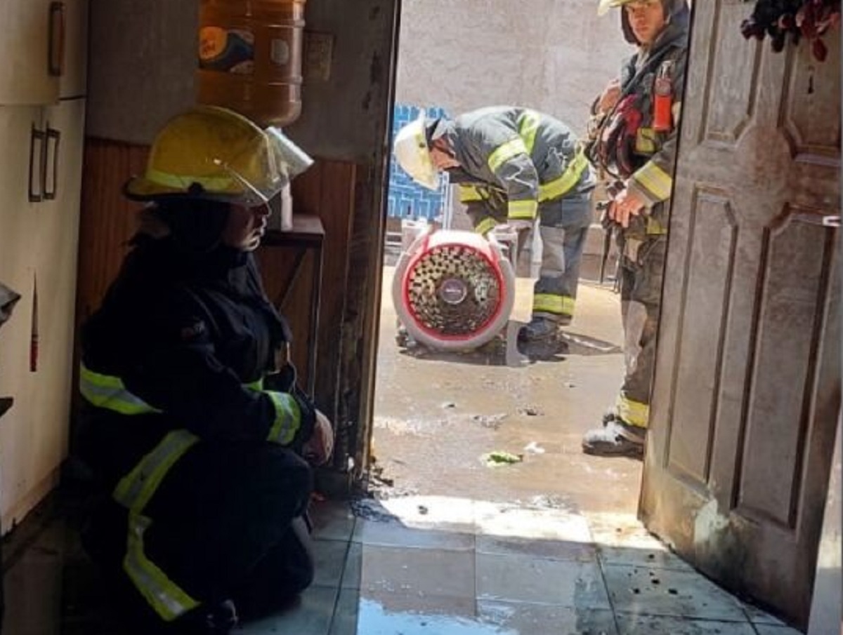 Una mujer debió ser hospitalizada tras un incendio en una vivienda de ...