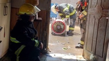 El incendio ocurrió esta tarde en una vivienda de Centenario. Foto: Gentileza.