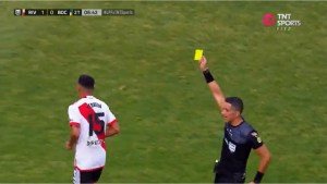 Video | ¿Era para roja? El patadón de Herrera a Zenón en el Superclásico