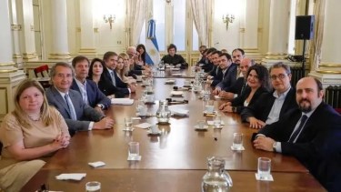 Milei, reunido con su grupo de diputados. Foto: Gentileza. 