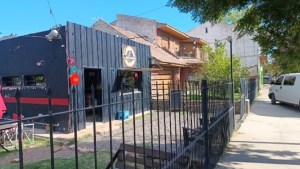 Violento asalto a punta de pistola en un comercio de comidas de Cipolletti: «Nos tienen a maltraer»