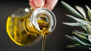 La Anmat prohibió la comercialización de un aceite de oliva de Mendoza por estar falsamente rotulado