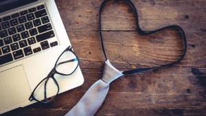 Ventajas y desventajas de mantener una relación amorosa en el trabajo