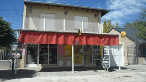 Asalto en Roca: se llevó la recaudación de un kiosco y finalmente lo atraparon los panaderos