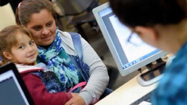 Los límites de ingresos para las asignaciones no serán actualizados en base al piso del Impuesto a las Ganancias.-