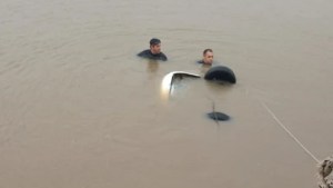 Cinco personas que iban a Buenos Aires murieron tras caer su auto a un canal
