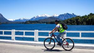 Bariloche en bicicleta: otra forma de descubrir paisajes entre lagos y montañas