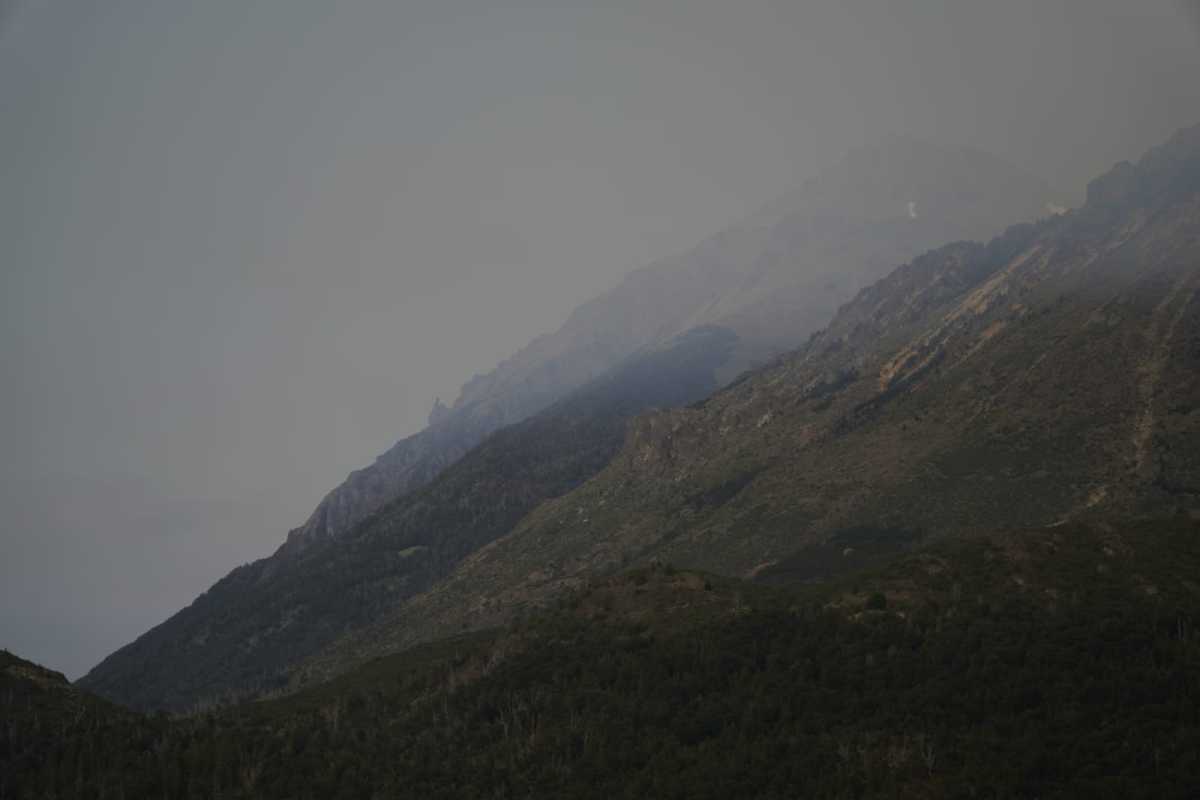 Bariloche tapado de humo: incendio en el parque Nahuel Huapi. Nuevo incendio en Parque Nacional Nahuel Huapi. Foto: Marcelo Martinez 
