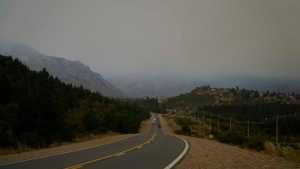 Bariloche bajo humo: dónde está el Brazo Tristeza, lugar del incendio en el parque Nahuel Huapi
