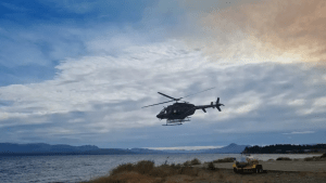 Bariloche bajo humo: cuadrillas llegan por vía acuática al incendio de parque Nahuel Huapi