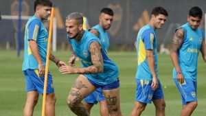 Atento Diego Martínez: Benedetto se retiró de la práctica de Boca por un malestar físico