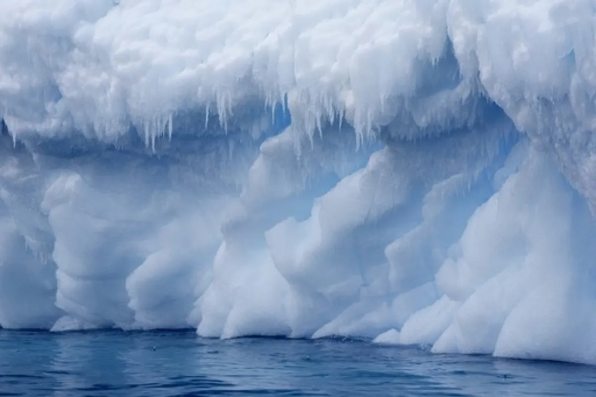 Hay mínimos récord en la cantidad de hielo en el océano Antártico. 