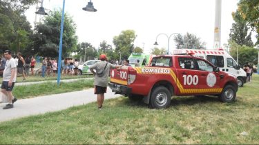 Bomberos retiró el cuerpo del Canal Grande. Foto Juan Thomes