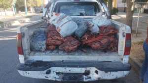 Los atraparon con 80 kilos de cable de cobre y con placas robadas del cementerio, en Roca