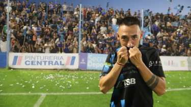 El Hety Rueda ya es toda institución dentro de Deportivo Rincón. (Fotos: Fabián Ceballos)