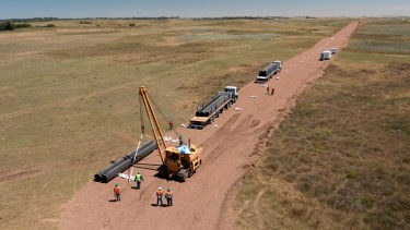 El aumento de la producción petrolera permitirá mantener el nivel de ingresos por mayor cobro de regalías. Oldelval pretende duplicar la capacidad de transporte a Puerto Rosales